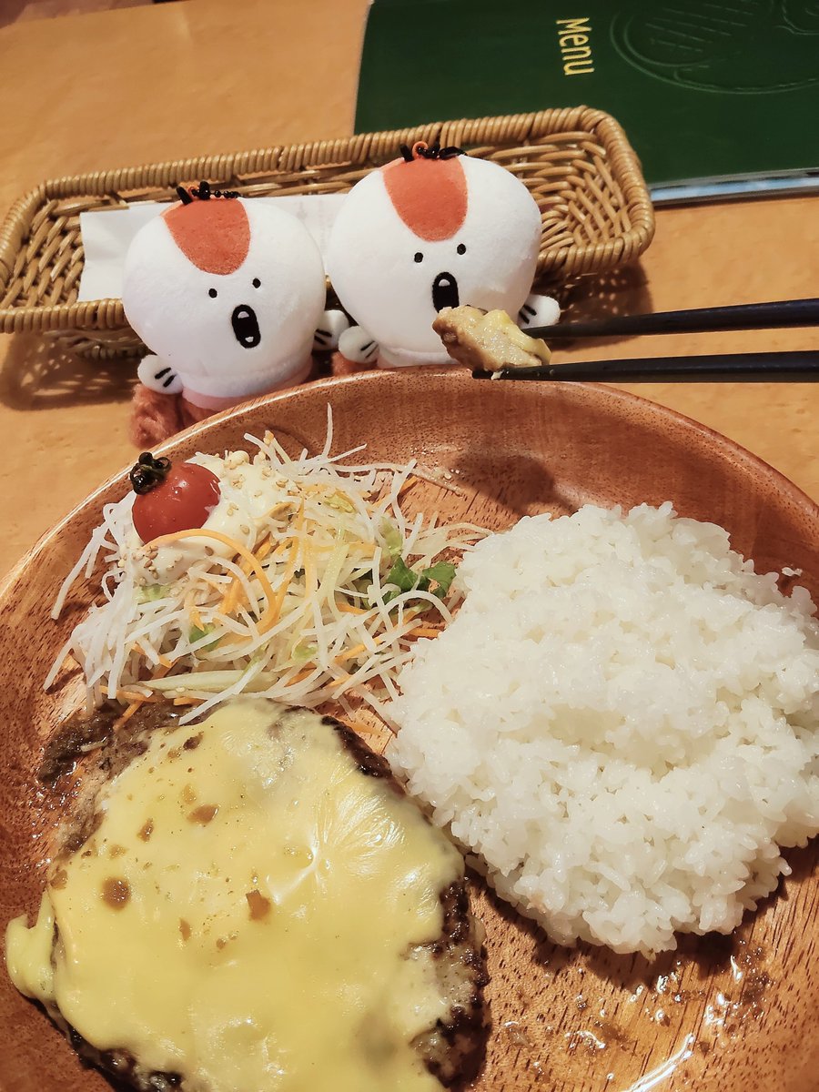 Evegal0909's tweet photo. 人魚の餌付け https://t.co/2Jb52oqyws