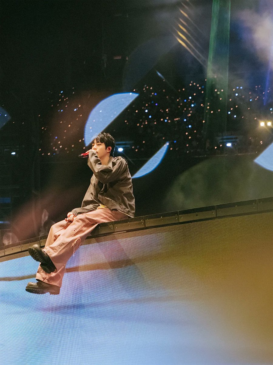 gmanews's tweet photo. WORLDWIDE HANDSOME TAKES CENTER STAGE! 💜✨🐹

BTS' Jin shared on Instagram photos of him from the group’s “ARIRANG” world tour, giving fans another look at his visuals.

BTS is currently in the United States for their “ARIRANG” world tour.

COURTESY: Jin/Instagram

Visit https://t.co/bAMF9JOAN0 for more updates.