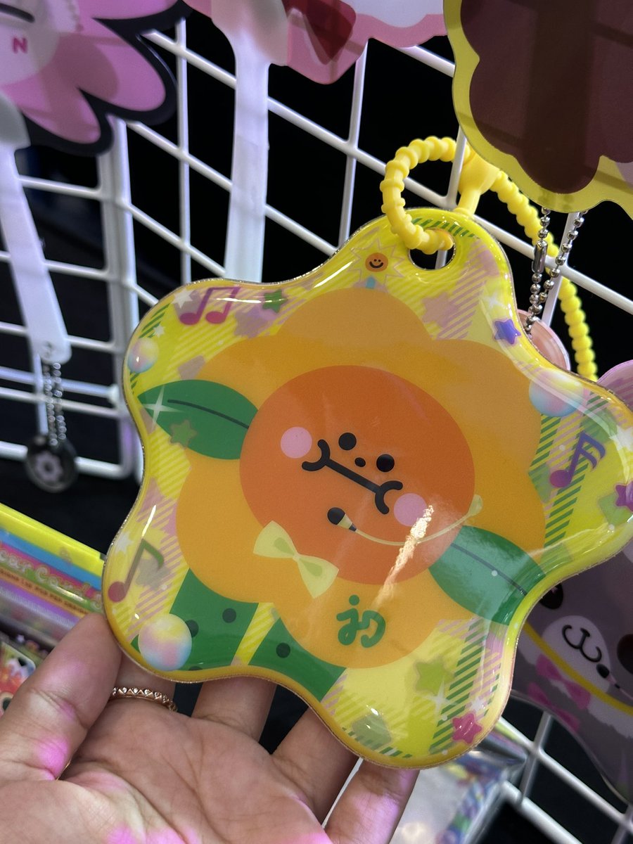 tertawan_'s tweet photo. new Nong Deedee merch from Character Fest Thailand 2 🌻🌻

#CharacterFestThailand2xGMMTV
#JAIDEE #JoongDunk https://t.co/FxNFKmRy9D