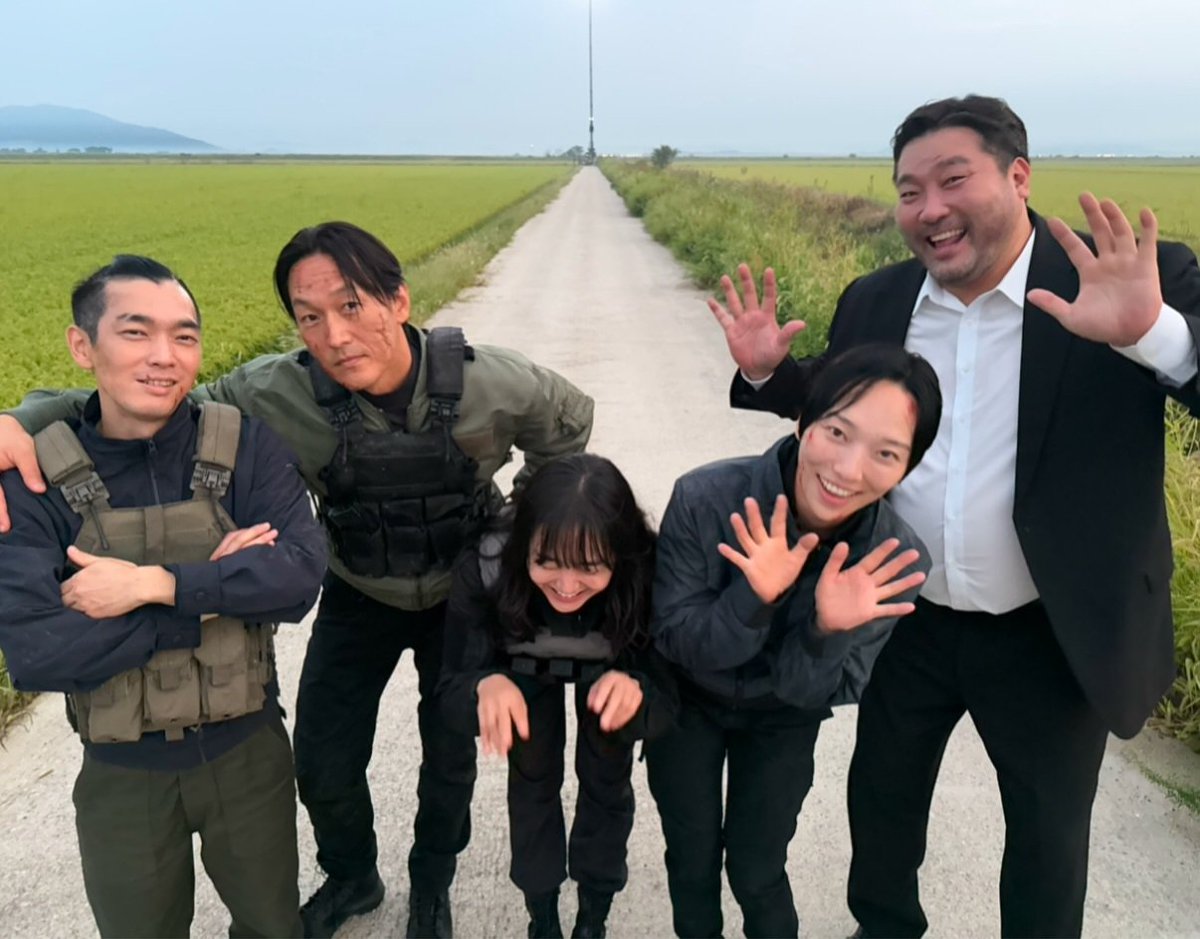 Hyejucn's tweet photo. Gonna miss my on-screen family so much!!!!! https://t.co/PcRbimkTuZ