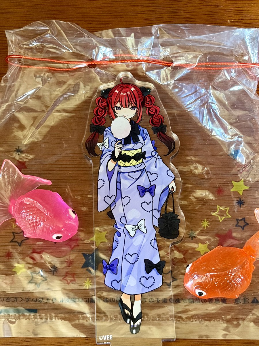 necot_pon's tweet photo. お茶会の特典貰って思い出した
ケーキ買いに行った時のイベントのスーパーボール救いでゲットした金魚だよ〜！

#芽々守あん https://t.co/7CvU4r5pNl