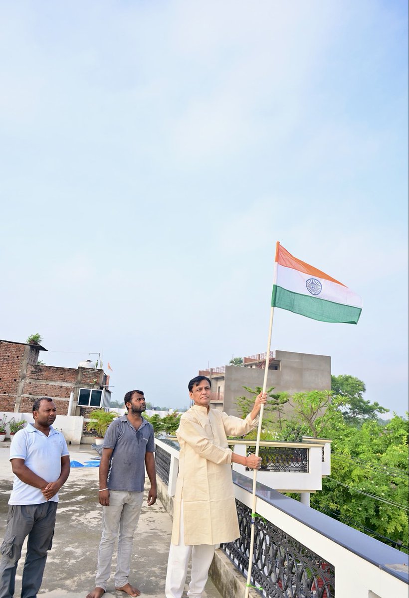 nityanandraibjp's tweet photo. हर घर तिरंगा, घर - घर तिरंगा ! 

माननीय प्रधानमंत्री श्री नरेन्द्र मोदी जी की प्रेरणा से ' हर घर तिरंगा 'अभियान शुरू किया गया जो आज महान देशभक्ति का उत्सव बन गया है।

वंदे मातरम् । 
भारत माता की जय। https://t.co/DI3pp7EddG