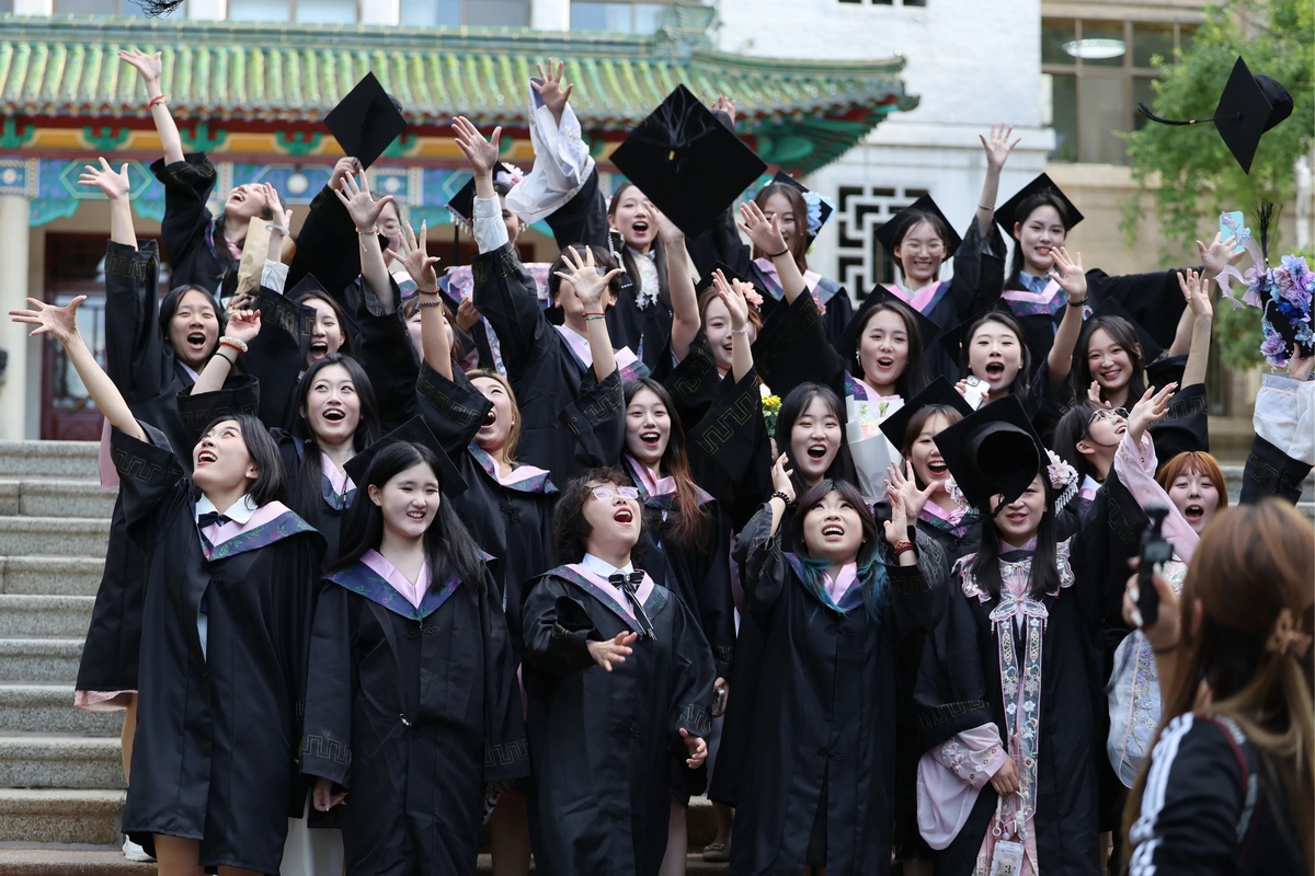 KillarThanush's tweet photo. [End of an era, start of a thousand dreams  Grateful for every laugh, late-night study run, and friend who felt like family. Here’s to the next chapter—we earned this! #Graduation2024] https://t.co/AcZtF8rw2n