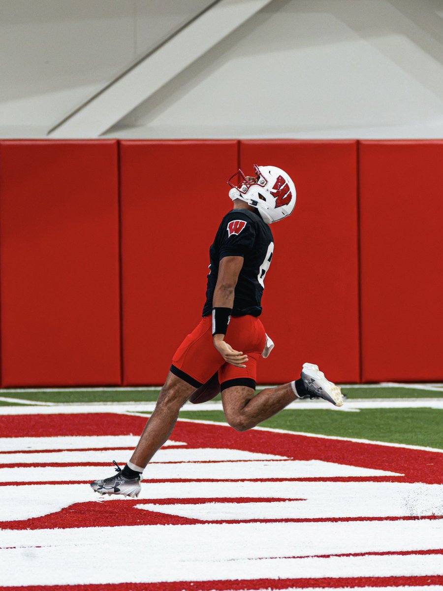 83playmaker's tweet photo. 43 yds to the house. 6’2, 210 these days. They’re not ready for you! #Badgers #OnWisconsin #BadgerPlaymaker https://t.co/PlC0PZZtAv