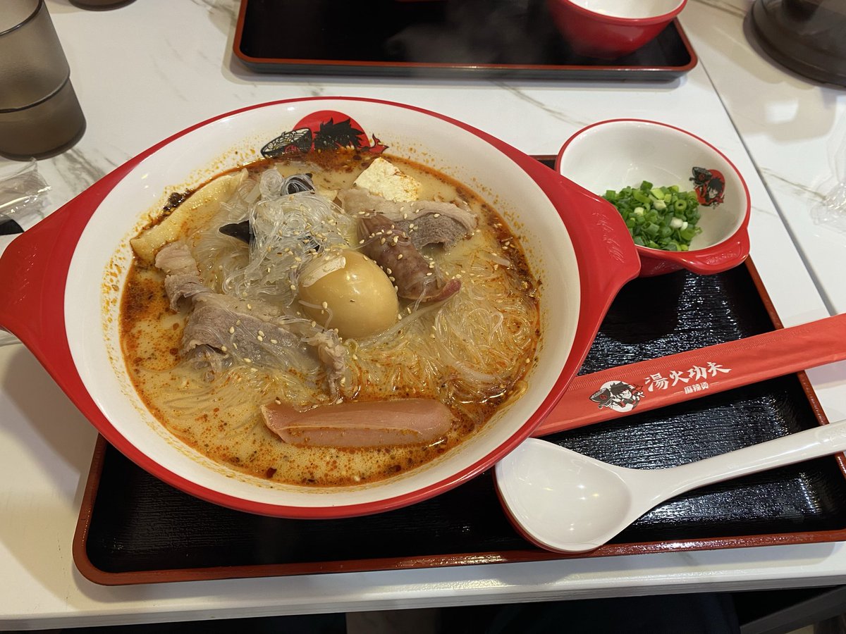 g_m190's tweet photo. 人生初めての麻辣担
具材自分で選べて楽しいし
痺れがよく効いてて美味しかったねー😀 https://t.co/AeukAaTdNI