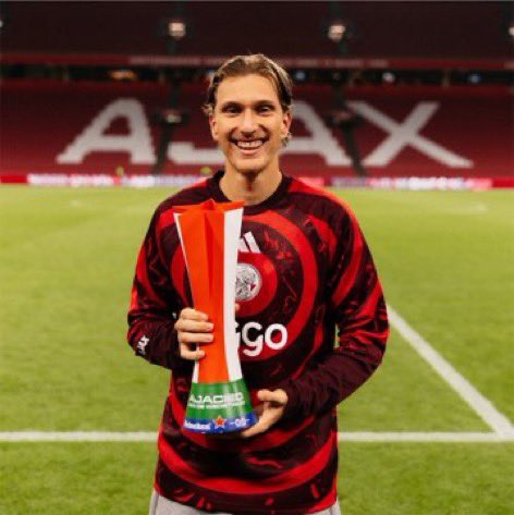 TransferNe92127's tweet photo. 🚨🔴🔵 Capire che il Paris Saint-Germain ha avuto oggi un nuovo contatto diretto club contro club con l'Ajax, l'affare Mika Godts si sta avvicinando! https://t.co/W2rewIrwc3