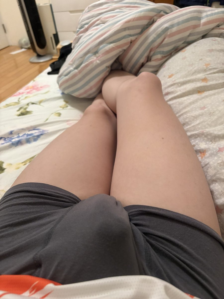 ning910223's tweet photo. 淋雨回家全身都濕了💦
但不知道為什麼換一條內褲就默默的搭起帳篷🏕️

好想被大雞雞放進來喔… https://t.co/GLgL4FDufU