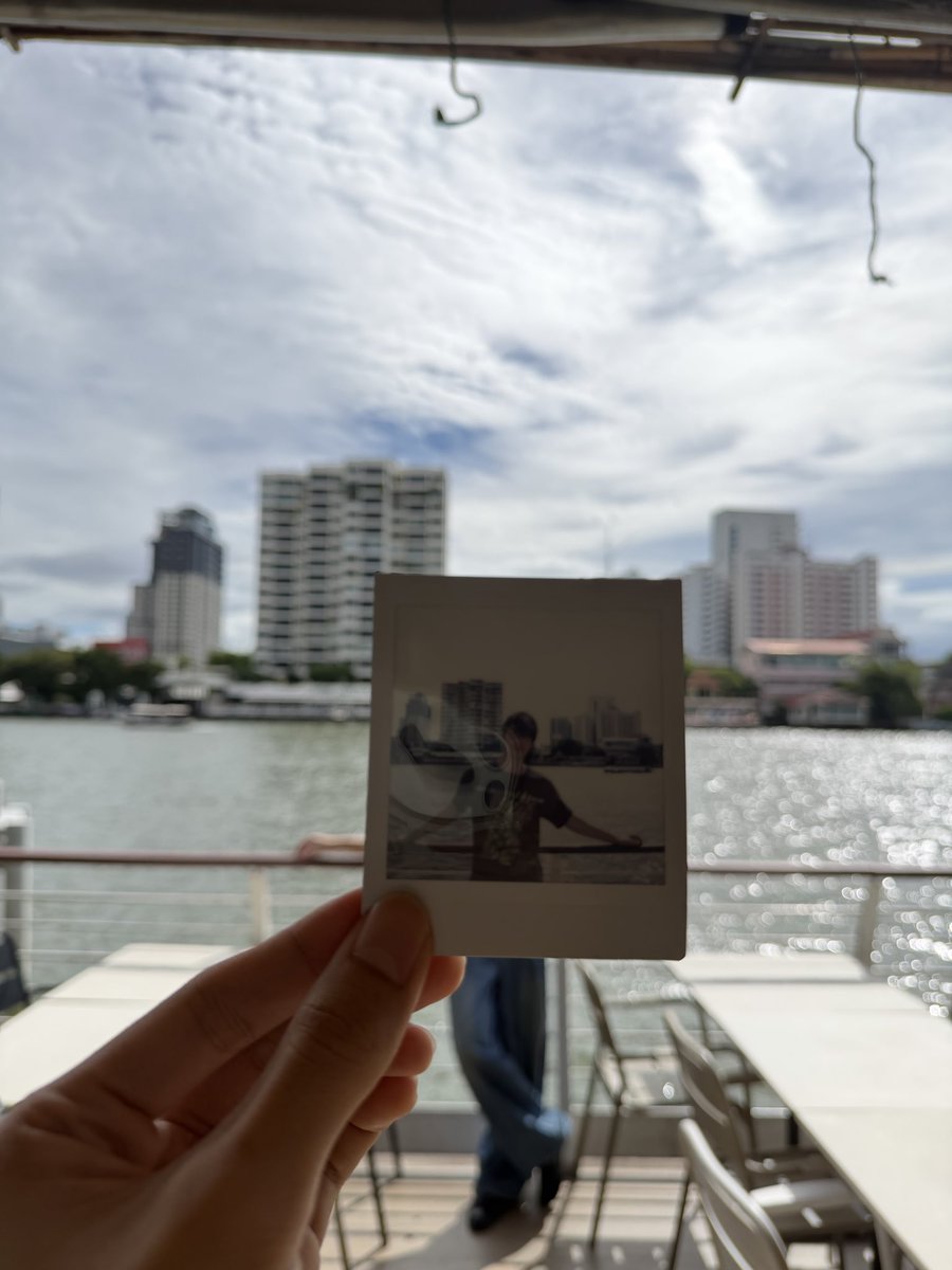 jjaypf's tweet photo. สวัสดีครับ ผมเจทีครับ (เปลี่ยนชื่อใหม่ต้อนรับอะไรใหม่ๆ) แต่ใครที่รู้จักผมอยู่แล้วเรียกเจก็ได้นะครับ 
ก่อนอื่นเลยผมรู้สึกดีใจมากครับ ที่ได้รับโอกาสนี้ ได้มีโอกาสไปแคสไปสัมภาษณ์ และที่สำคัญได้มารู้จักกับโอมด้วย เพื่อดูว่าเราจะทำงาน ใช้ชีวิตต่างๆ เข้ากันได้ไหม ทุกอย่างผ่านไปด้วยดีมากๆ
สำหรับ Magic Lover เป็นอะไรที่ท้าทายมาก และที่สำคัญได้ประกบกับพี่เก่งกับน้องน้ำปิงและน้องโทมัสกับน้องก้อง ซึ่งจากมุมข้างนอกก่อนผมจะตัดสินใจเข้ามาตรงนี้ ทุกคนก็มีชื่อเสียงกันมากๆ มีแฟนคลับเยอะมาก 
ผมขอฝากตัวด้วยนะครับ จริงๆผมยังค่อนข้างใหม่กับตรงนี้มากๆ 
รวมถึงโอมเป็นคนน่ารักมากเคยส่องตอนเต้นเครซี่อินเลิฟ พอได้รู้จักก็ดีใจกับโอมมากๆที่เป็นตัวเองได้เต็มที่ 
ในส่วนของผม ผมเองจะตั้งใจทำให้ดีที่สุดนะครับ ฝากแฟนๆ ดูมันดิ ต้อนรับเจทีคนนี้ด้วยนะครับและฝากเจทีโอมด้วยนะครับ ส่วนแฮกแท้กเจกับโอม เดี๋ยวจะให้โอมบอกดีกว่าครับ 
และขอบคุณมากครับสำหรับการต้อนรับนะครับ 
เจอกันวันบวงสรวงนะครับ🥰

#MagicLoverSeries 
#พ่อมดลุ้นรักSeries