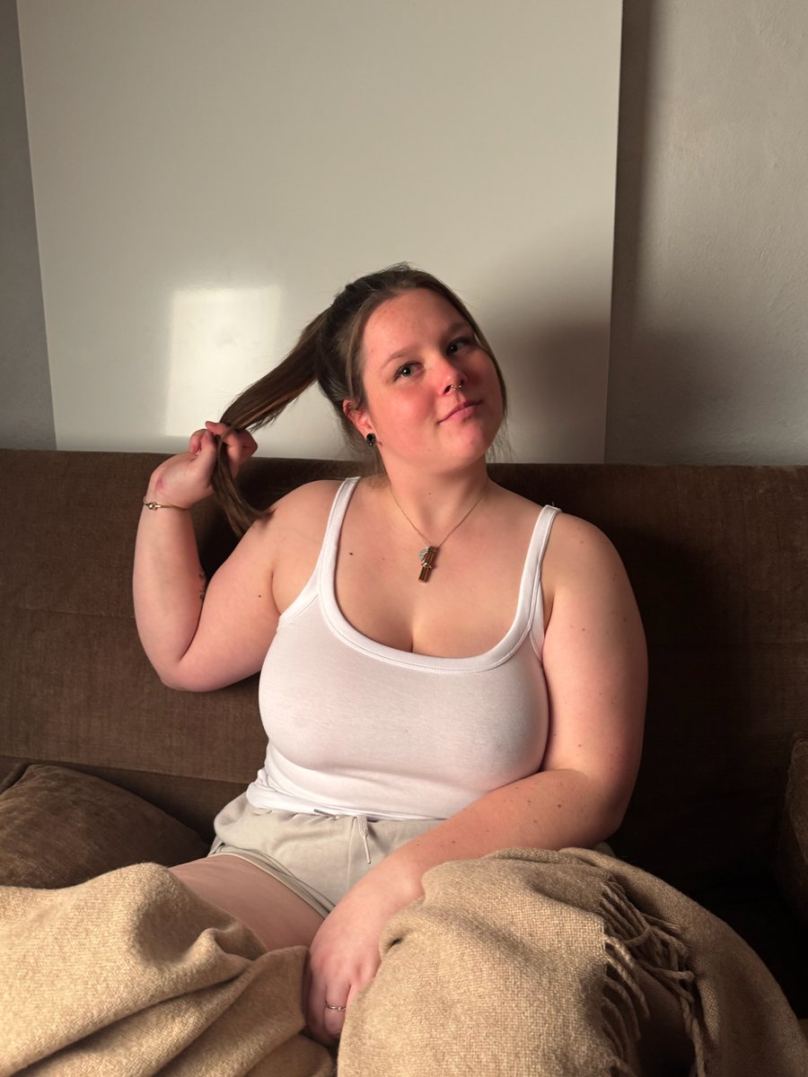 prettyzoeyna's tweet photo. I know I'm chubby but I hope you'll still say "hi" https://t.co/EC5rccxx8a