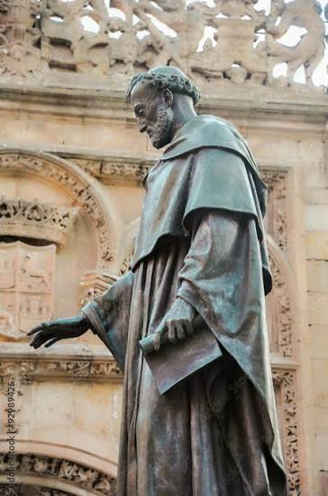 emilio_delrio's tweet photo. "¡Qué descansada vida la del q huye el mundanal ruido..."
Tal día como hoy nacía Fray Luis de León, 1527 en Belmonte (Cuenca)

Tendría que ser obligatorio en la ESO aprenderse algún poema suyo
Los clásicos grecolatinos son fundamentales para él https://t.co/guactbsi2a