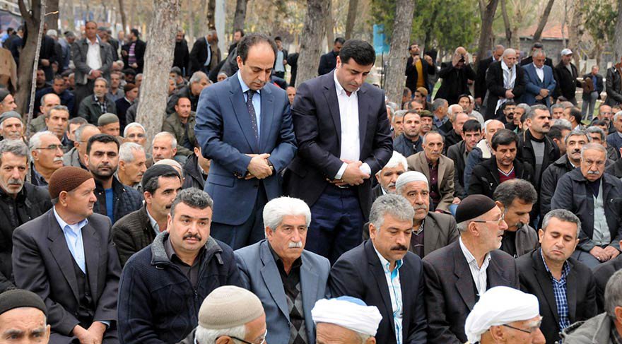 Djiffereent's tweet photo. Hayırlı cumalar 
Selahattin Demirtaş ve arkadaşlarına özgürlük 🙏 https://t.co/BRLT9viMb8