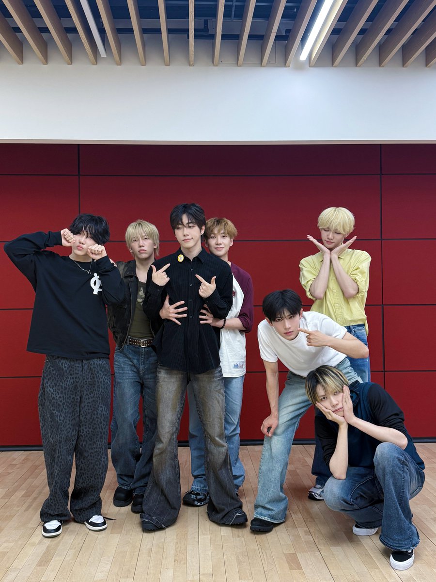 MODYSSEYWORLD's tweet photo. [📸]
중(中)력 상승 중… 🌀✏️

#MODYSSEY #모디세이 https://t.co/jS3Euz3lhm