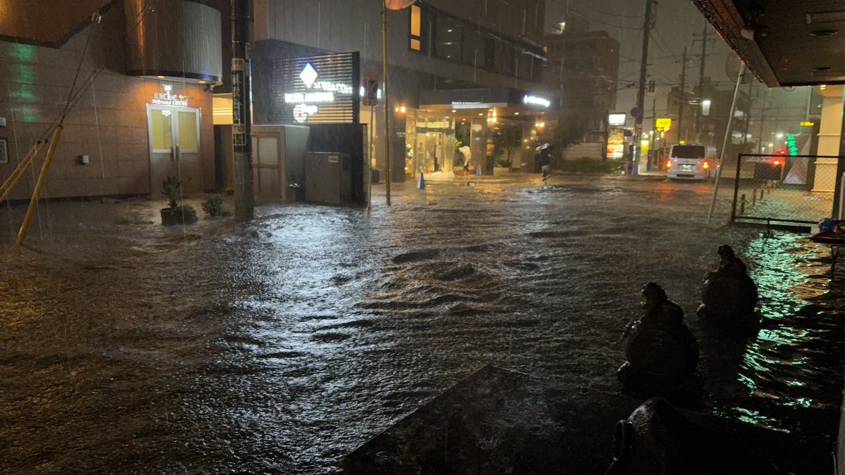 MIN4_S's tweet photo. 昨日の蘇我駅周辺。自分が災害の渦中にいる状況なんて普段考えもしなかった…。 https://t.co/oLXP00plS2