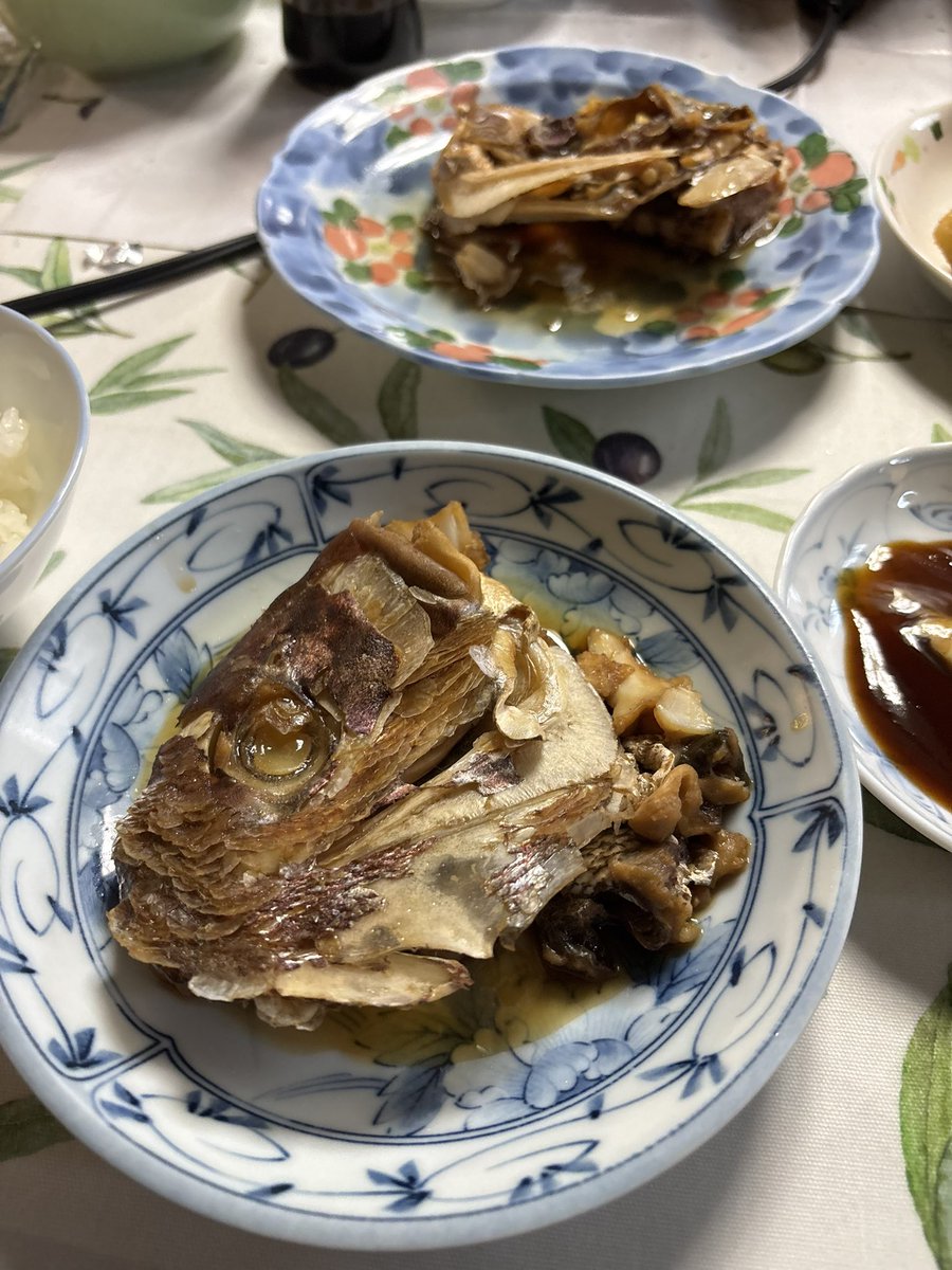 number001001's tweet photo. 鯛の頭、2皿目😁 https://t.co/iKmzbF9f1C