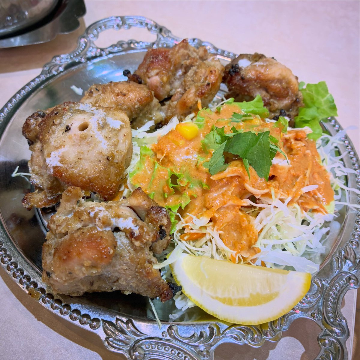in_nob's tweet photo. きのう行ったインド料理店「サンジワニ」さんがめちゃうまだったので、きょうもランチを食べに行ってきました！
きのうはこのお店で満腹になって晩メシも食えないほどだったので、実質おかわりです。
本日も満腹で晩メシ抜きかも…。 https://t.co/pHqH8mU7Hs