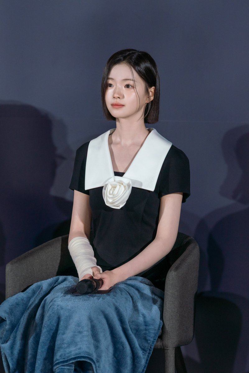 VARO_ent's tweet photo. [🎥]

#비광 
Production Press Conference 
Behind Photo 🐤📸

#김시아 #KimSia 
#바로엔터테인먼트 #VAROentertainment https://t.co/97cgqLfYnK