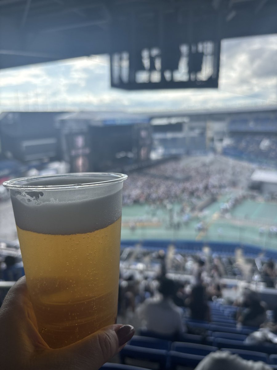 NoopyKmr's tweet photo. マリンでるーびー補給してマウンテンに移動🚌
カサビアン楽しみすぎる！！！
#kasabian
#summersonic https://t.co/xBD6mUmZIE
