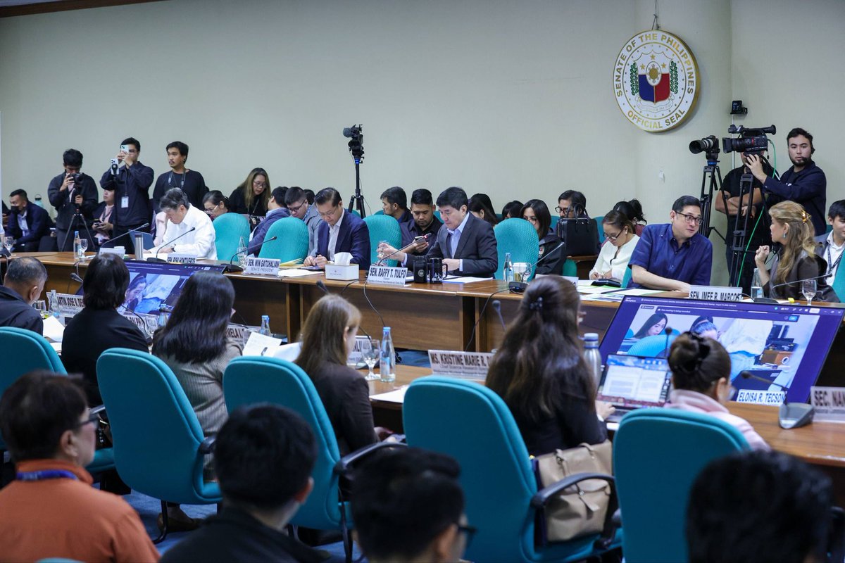 WinGatchalian74's tweet photo. Malaking oportunidad para sa Pilipinas ang Pax Silica pero dapat siguraduhin nating Pilipino ang makikinabang.

Maaari itong magdala ng maraming trabaho at makatulong sa pag-angat ng ating ekonomiya. Kung hindi natin ito kukunin, baka sa ibang bansa ito mapunta.

Pero malinaw ang ating kondisyon: kailangang masiguro na protektado ang ating mga magsasaka at katutubo, pati ang kanilang lupa, suplay ng kuryente at tubig sa mga lugar na sakop ng proyekto. 

At higit sa lahat, sumunod sa batas ang lahat ng kabahagi rito.