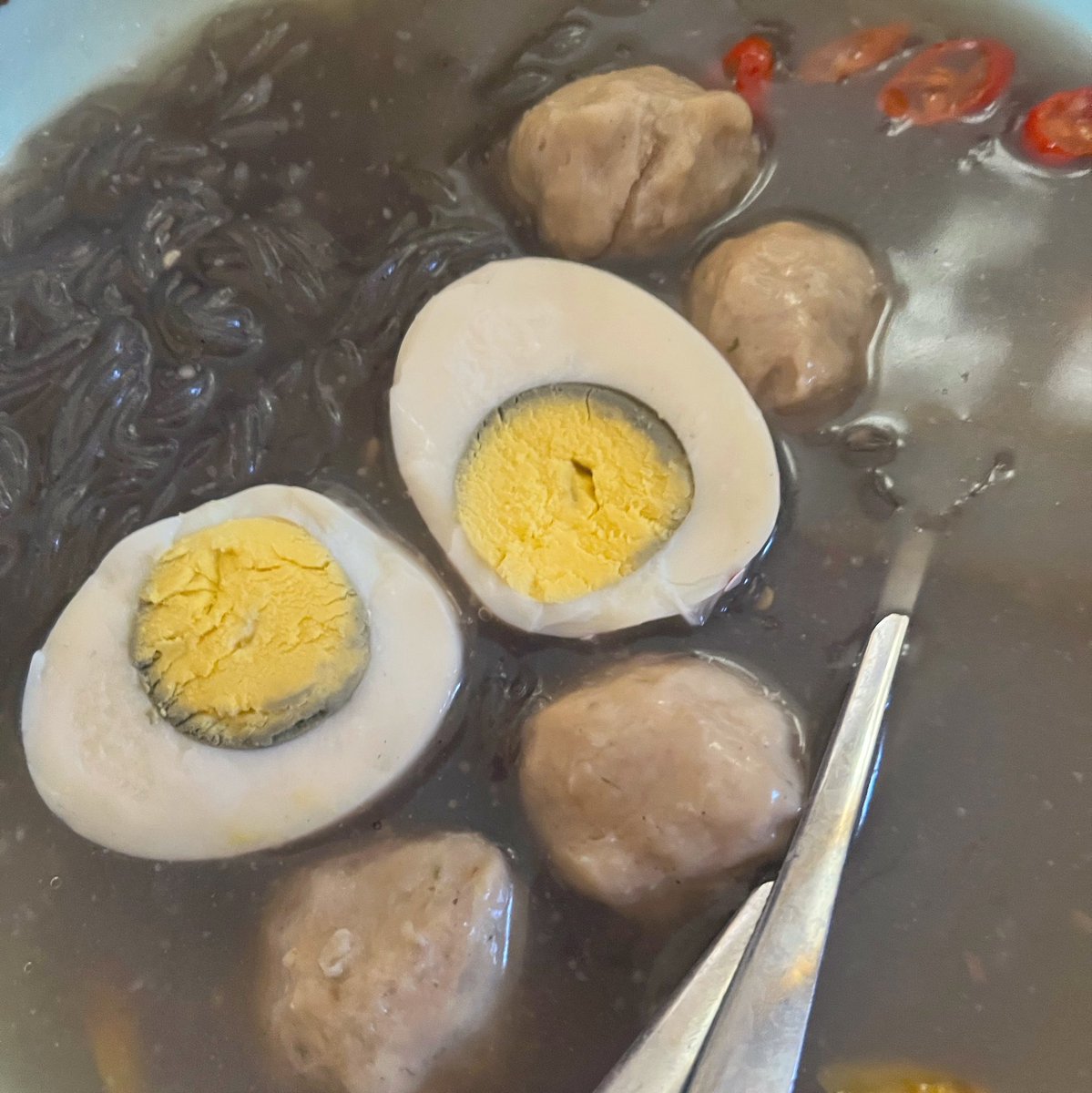 heydande_'s tweet photo. Ter-lethek lethek karena bu kimpul huehehe
Mie nya enak lembut sekali, tp karena kelamaan aku rebus jadi overcook. Tp tetep enak 🤤 https://t.co/VhzQfk0d8s