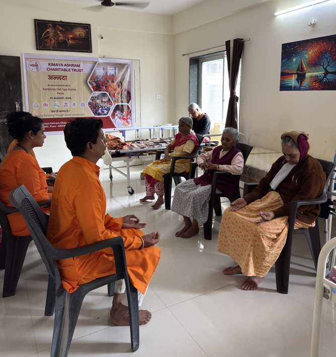 KimayaAshram's tweet photo. A visit that reminds us that service begins with presence.

Kimaya Ashram sadhaks spent time with the elders at Kartavya Old Age Home—sharing conversations, smiles, and moments of togetherness.

#KimayaAshram #Seva #KartavyaOldAgeHome https://t.co/DF2Csmltol