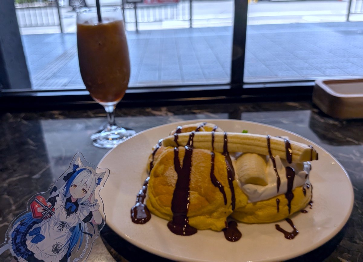 8947Andy2's tweet photo. 幸せのパンケーキさんにて
バナナホイップパンケーキ
〜チョコレートソース添え〜✨️
幸せの味がしますな〜😋
#かめりあー活動録 https://t.co/YrNLkiHFmL