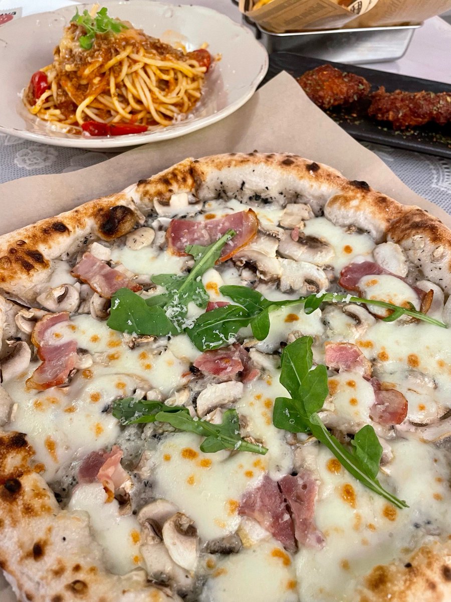 VickyDhanuk3's tweet photo. Just had the BEST truffle mushroom pasta at that tiny cozy bistro downtown! Creamy, earthy, and not overly priced—already planning my next visit https://t.co/0OBErMSmqi