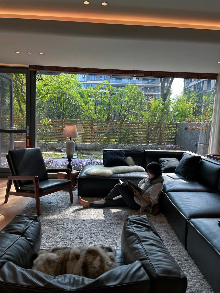 jam041104's tweet photo. Just caught the sun hitting the stack of folded laundry on the couch—quiet little win for a Tuesday evening! https://t.co/zEBtoChNYF