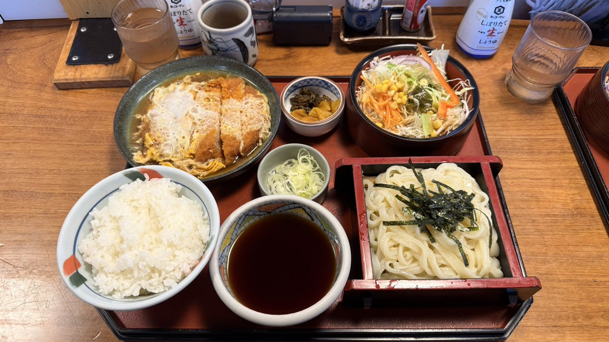 ggtgnm's tweet photo. そば蔵、いつも利用している場所が休みだったから総本舗に初めて行ってきた 煮かつセット https://t.co/zdxpulyVdO