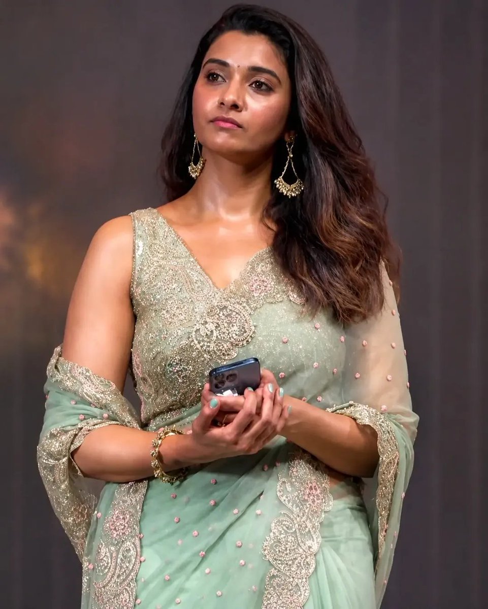 raokrish011's tweet photo. Deeni sallu chudali ani chala days nundi waiting 💦💦
Boddu kuda chupinchindi kasi munda 🥵🤤🤤 
Kasi face mottam nakutu sallu baga piski puvvu Lopala finger petti baga geliki puvvu kasi teera naki balisina Guvva meda kodutu kasi teera mingali 🥵🥵🥵🥵 https://t.co/LF2h7XfFxT