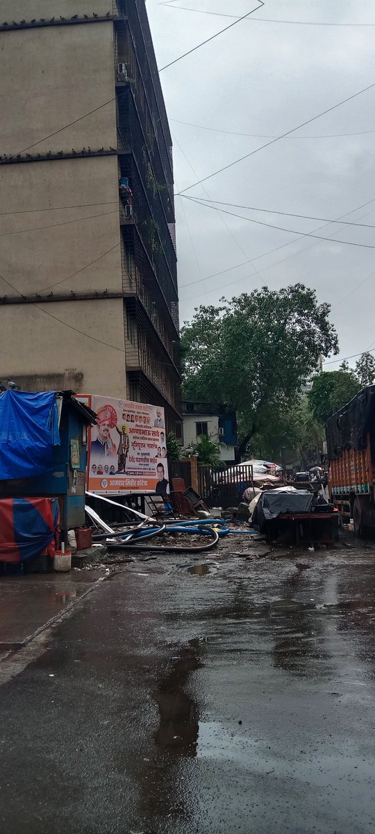 INCRakeshMulund's tweet photo. @mybmc @AshwiniBhide Ward no 112, Village road, sangetkar sudhir phadke road, Bhandup west. Why are these structures on the road and why s ward licence department doesn't take action. Immediately these material lying overnight on the road should be removed immediately. Mumbai getting worse on road. @CMOMaharashtra