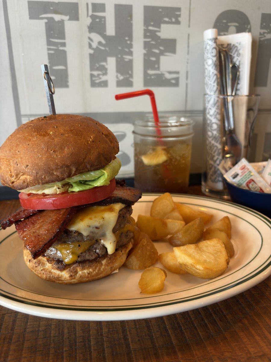 QB_January8's tweet photo. 🍔 https://t.co/yHE2SdKtF1
