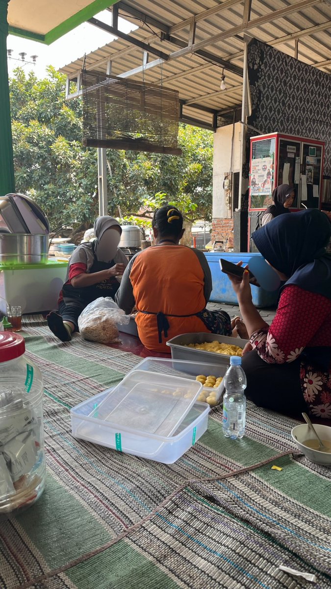 hervanish's tweet photo. bantuin ibu bikin perkedel
#gaysemarang https://t.co/IywZs6LzLm