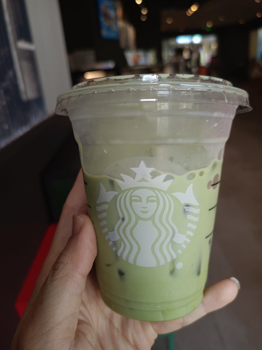 WoolardJanice's tweet photo. [New week pick-me-up: iced matcha latte made in 2 mins! Whisk 1 tsp matcha + 2 tbsp hot water, pour over ice + oat milk, done. Creamy, earthy, perfect for busy mornings!] https://t.co/CxVBqNAHMs