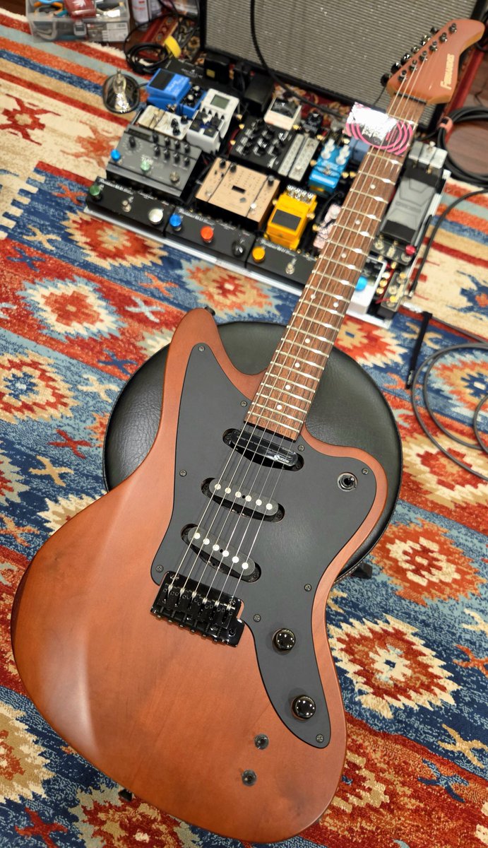My new gear FERNANDES JG-85S EV 入荷しました。この機種は黒を