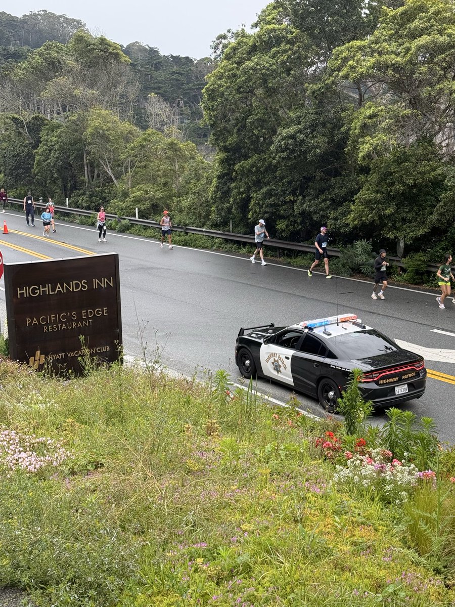 bolajideen's tweet photo. Stuck waiting for the police escort to head out -#BigSurMarathon - But hey, huge congrats to all the runners! 🏅
#SupportEachOther #HobbyFriends https://t.co/rOe65Y0X2n