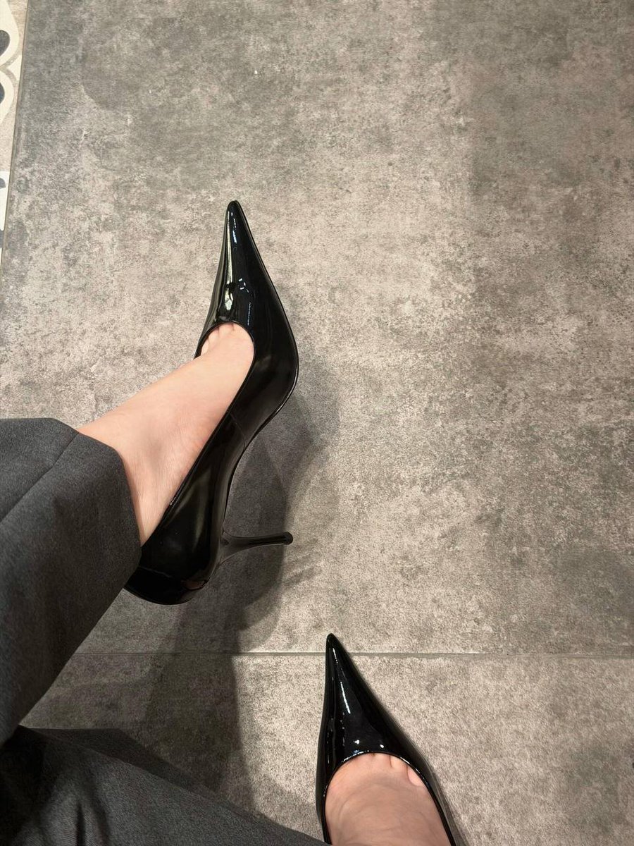 Judcsxowe's tweet photo. Great style doesn’t need to be complicated; a simple ensemble can still exude confidence and charm. 👗🤍🥰 https://t.co/zlPaB8ky3b