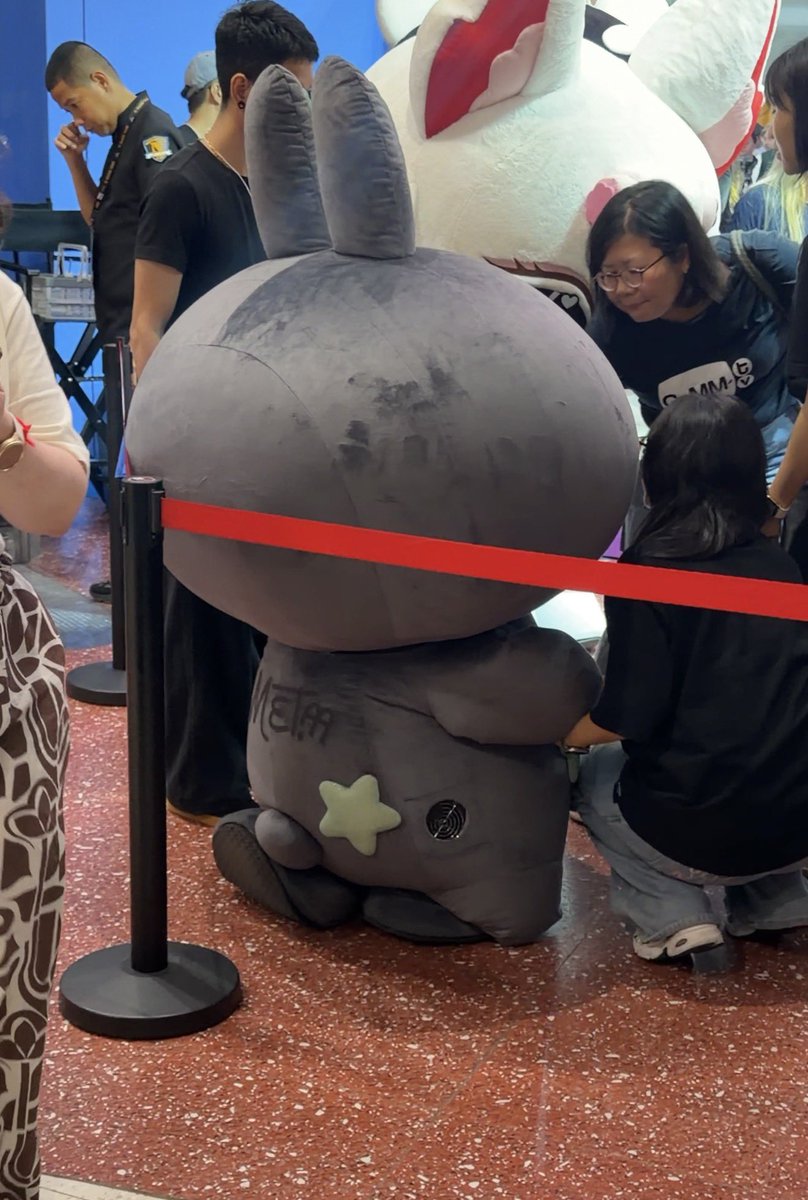 timkrubb's tweet photo. Metaa are you tired already ? 🤣😅

METAA CFT2 POP STAR

#METAA 
#CharacterFestThailand2
#CharacterFestThailand2xGMMTV https://t.co/a2QkiDC91n