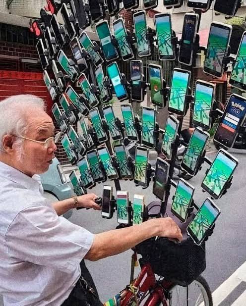 abnxx___'s tweet photo. Ahí, ahí viene el fan más normal del 🤖🤖 https://t.co/12VHofomEX