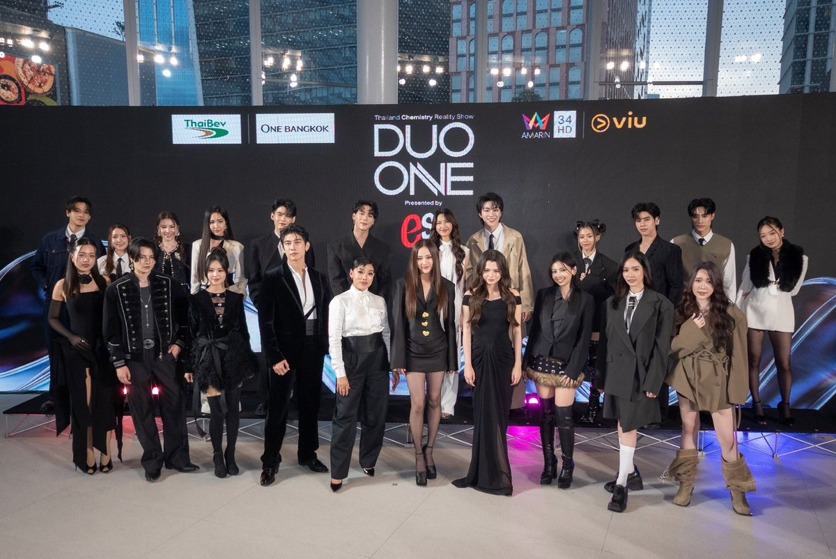 LookAround_TH's tweet photo. “อมรินทร์ทีวี” เปิดตัว PROJECT DUO ONE เรียลลิตี้โชว์รูปแบบใหม่ของประเทศไทย เปิดโฉม 18 ผู้เข้าแข่งขัน  สู่ภารกิจเฟ้นหาศิลปิน DUO คู่ใหม่ของวงการบันเทิง

🔗 https://t.co/UvOCYgmSJ5

#ดาเอ็นโดรฟิน
#srchafreen #Beckysangels
#FreenBecky #ฟรีนเบค‌ 
#MewSuppasit #มิวศุภศิษฏ์ 
#PROJECTDUOONEPresscon
#แถลงข่าวเปิดตัวPROJECTDUOONE

บริษัท อมรินทร์ เทเลวิชั่น จำกัด  จัดงานแถลงข่าวเปิดตัว PROJECT DUO ONE Presented by est Cola   อย่างเป็นทางการ ภายใต้ชื่องาน "DUO ONE : TWO SOULS, ONE DREAM PRESS CONFERENCE"   เปิดม่านสู่ปรากฏการณ์ครั้งสำคัญของวงการบันเทิงกับ Chemistry Reality Show รูปแบบใหม่ของประเทศไทย ที่ไม่ได้มองหาเพียงผู้ที่มีความสามารถในการร้องและการแสดงเท่านั้น แต่ยังค้นหา "เคมี" ที่ลงตัวของคนสองคน เพื่อก้าวสู่การเป็นศิลปิน DUO คู่ใหม่ที่พร้อมเติบโตบนเวทีระดับมืออาชีพ  พร้อมได้โอกาสเซ็นสัญญาเป็นศิลปินในสังกัด DUO ONE และรางวัลคอนโดมิเนียม เดนิม จตุจักร จาก แกรนด์ ยูนิตี้ จำนวน 2 ห้อง มูลค่ากว่า 7.98 ล้านบาท ณ One Bangkok Forum, ชั้น  2  One Bangkok
