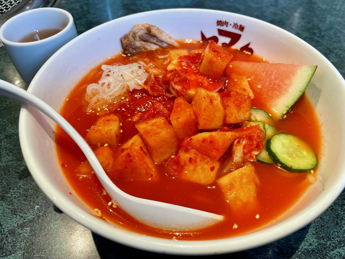 inunoharo's tweet photo. 悲しいけど実家を後にして花巻に寄り道
ヤマトの特辛冷麺を食べて花東名物の垂れ幕を見る https://t.co/PZhMgsukcA