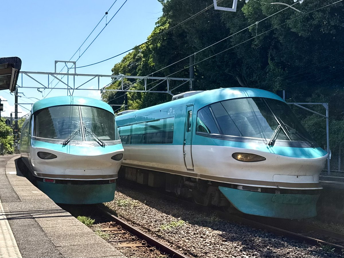 ForShingu's tweet photo. 運用変わったと聞いて宇久井での離合見てきた https://t.co/vnjSbLlHmi