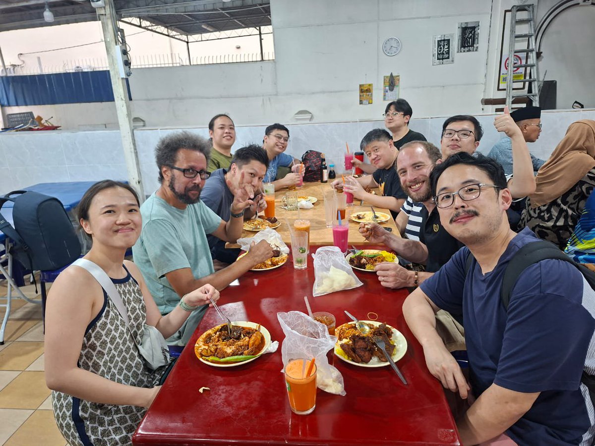 GeoffreyChia's tweet photo. It's always nice to be part of the gathering with friends and publishers in Penang. https://t.co/i27TMhx1kR
