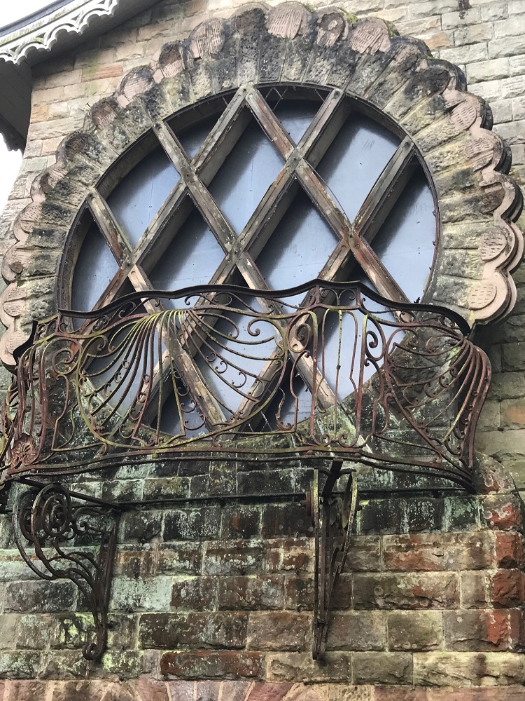 caron_allan's tweet photo. #fensterfreitag #windowfriday Still the bath house/boat house/fishing lodge at #elvastoncastle #derbyshire https://t.co/3gMhxmusA1