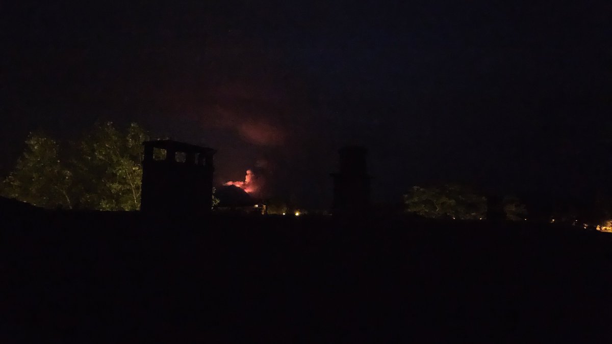 david12_45's tweet photo. Incendio de San Juan de la Peña Cuculo en llamas desde Jaca, sin palabras... 😳😭😭 https://t.co/3shqXgj9s3
