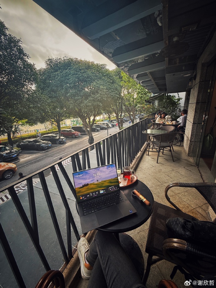 Cwoo421's tweet photo. Street side morning buzz  — the best unplanned capture of the weekend. https://t.co/HJgla5l0lZ