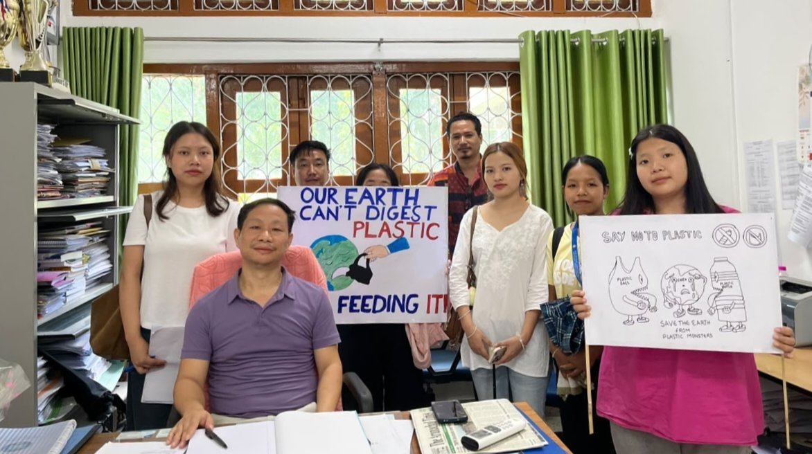 MyGovArunachal's tweet photo. To promote a greener campus, the GreenBees Club of RGU’s Department of Sociology reached out to various departments, encouraging everyone to reduce plastic use and embrace sustainable, responsible choices. #ReducePlastic #SustainableCampus #EcoFriendly https://t.co/kqSPaJuMAZ