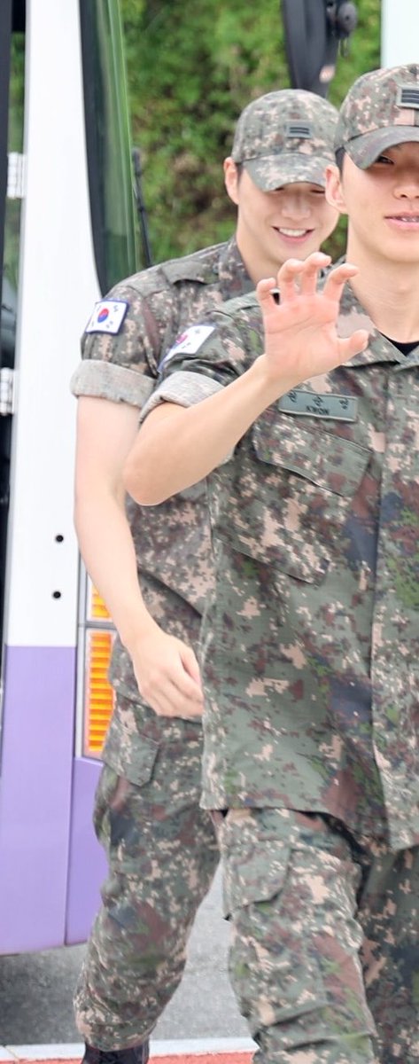 Hidari_KD96's tweet photo. 헐 지상군 페스티벌 오피셜 사진ㅠㅠㅠㅠ
울 빡빡이다!!! 보고싶다

#강다니엘 #KANGDANIEL #姜丹尼尔 https://t.co/5KcvUaE0ON