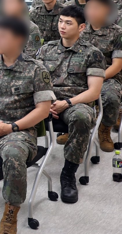 Hidari_KD96's tweet photo. 헐 지상군 페스티벌 오피셜 사진ㅠㅠㅠㅠ
울 빡빡이다!!! 보고싶다

#강다니엘 #KANGDANIEL #姜丹尼尔 https://t.co/5KcvUaE0ON