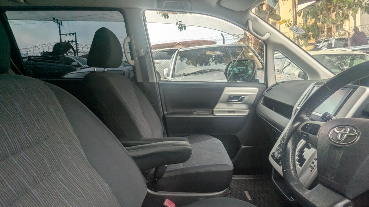 AutoHabeeb's tweet photo. TOYOTA VOXY
MODEL 2012
WHITE COLOR
7SEATER
CALL OR WHATSAPP 0704541981 https://t.co/ScpjxtDISp