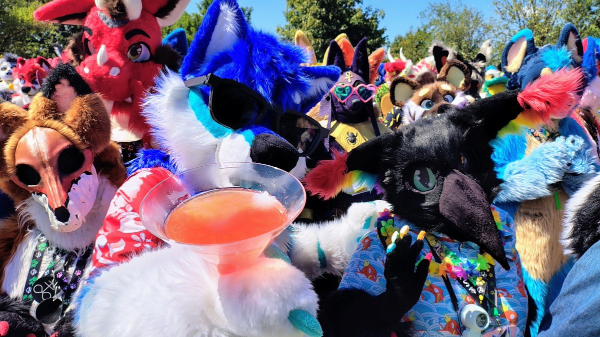 FabtheFox1's tweet photo. On todays #fursuitfriday I will tell you a whole Story in just 4 Images.

This years EAST14 'Tropical Dream' was one of the greatest and most fun Cons I've been to.

I got so much compliments about my outfit and I just want to say Thank you to everyone who made this Con perfect❤️ https://t.co/1TNxUf457A